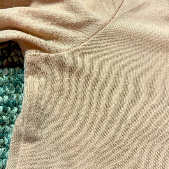 Hollister peach long sleeve top, youth size large. - Picture 3 of 5